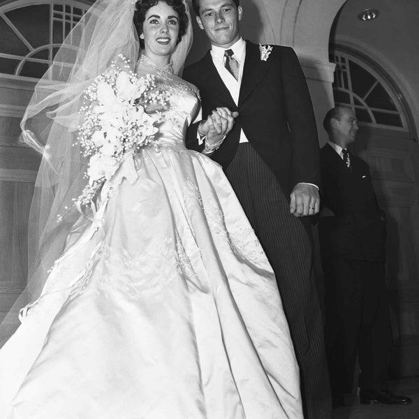 Elizabeth Taylor Long-sleeved Dress Off-the-shoulder Wedding Celebrity Dress Bridal Gown Online Store